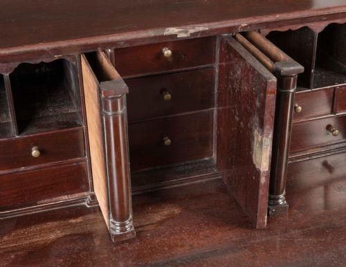 A GOOD BUREAU OF THE GEORGE III PERIOD - ADDITIONAL PHOTO 4