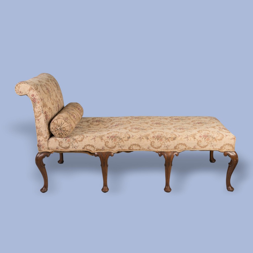 A WALNUT DAYBED IN THE GEORGIAN MANNER
