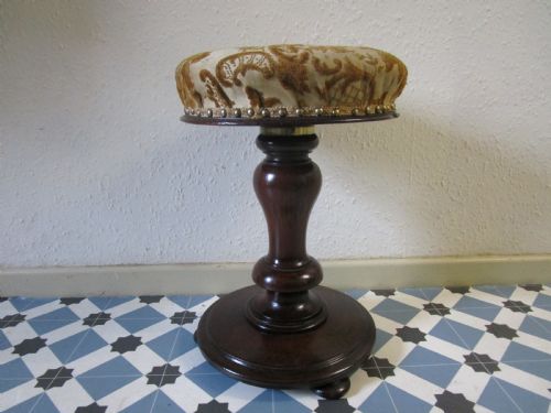 Piano stool
