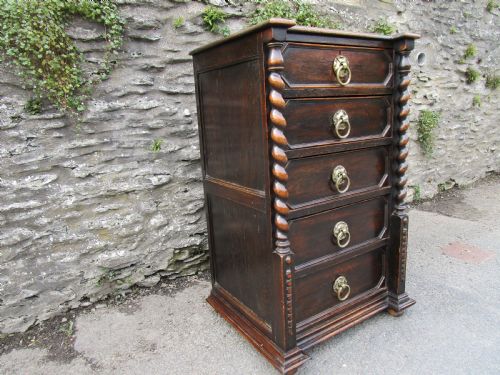 Oak Wellington chest