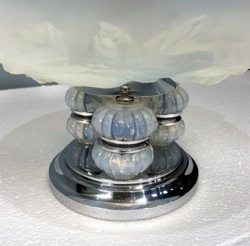fig 1. An Art Deco opalescent glass epergne centrepiece featuring three trumpet-shaped glass vases mounted above a frosted glass bowl on a chrome base.
