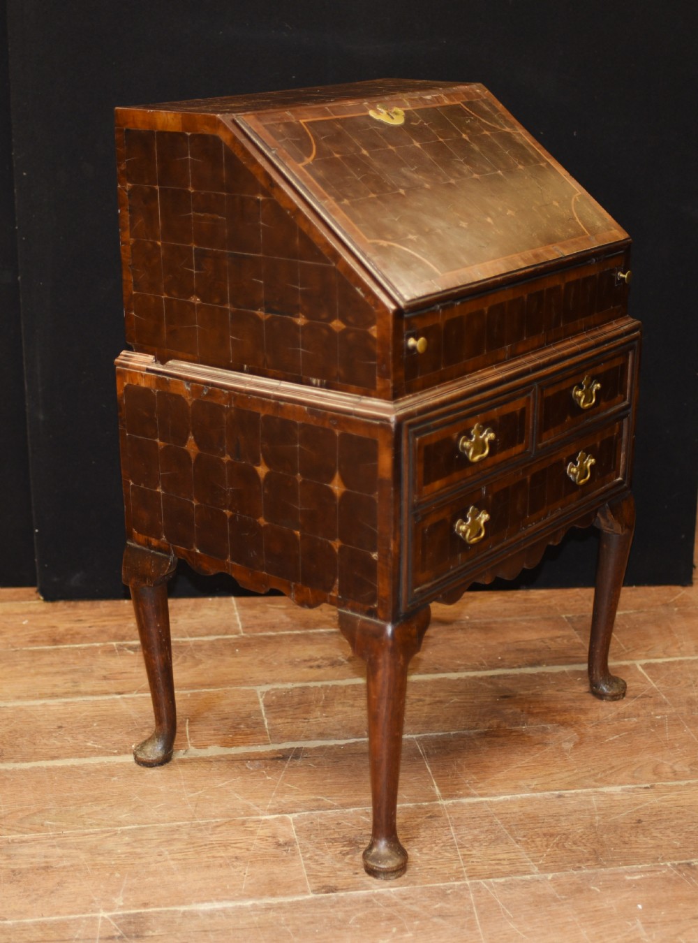 Queen Anne Bureau Desk - Oyster Walnut Antique 1720 View V
