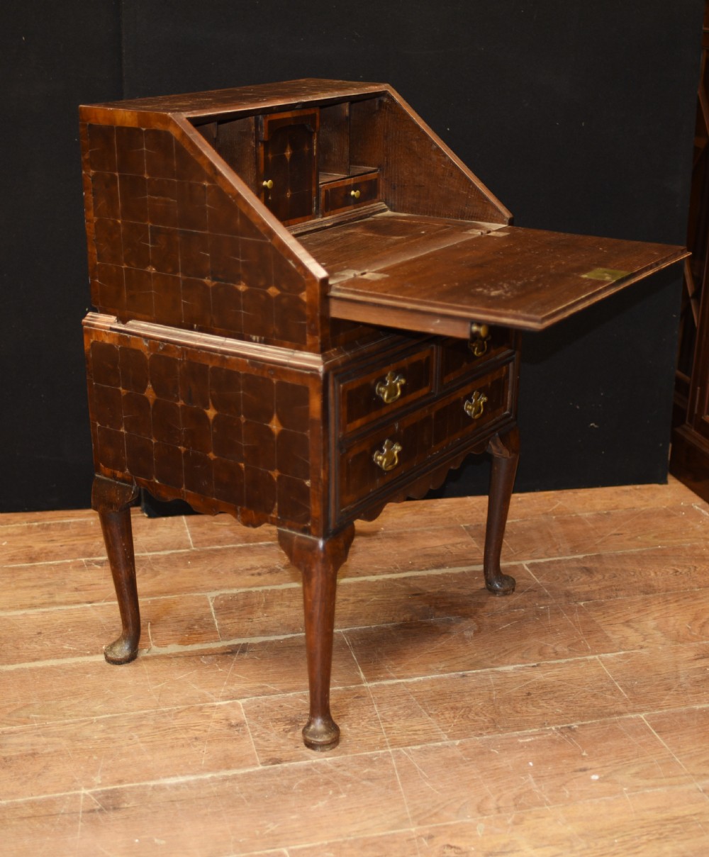 Queen Anne Bureau Desk - Oyster Walnut Antique 1720 View X