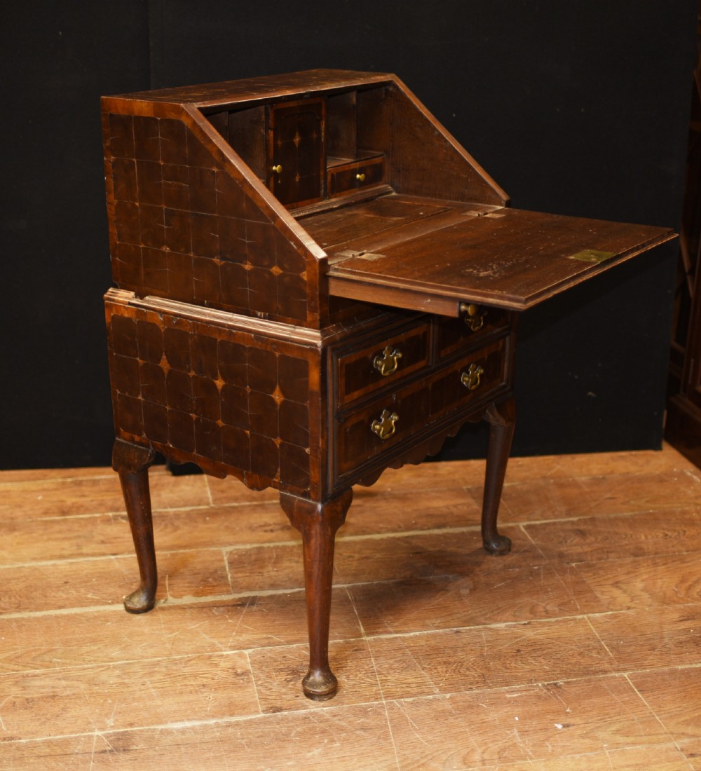 Queen Anne Bureau Desk - Oyster Walnut Antique 1720 View XI