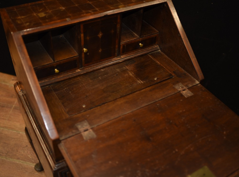 Queen Anne Bureau Desk - Oyster Walnut Antique 1720 View XII