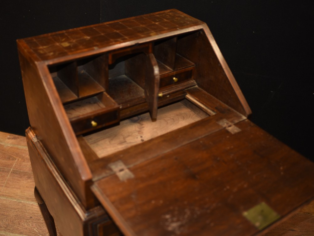 Queen Anne Bureau Desk - Oyster Walnut Antique 1720 View XIII