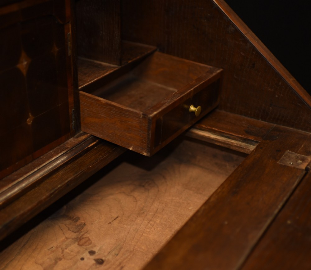 Queen Anne Bureau Desk - Oyster Walnut Antique 1720 View XIV