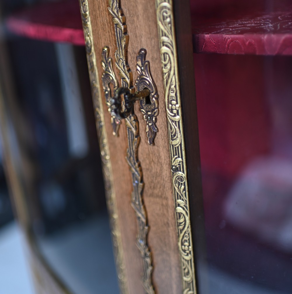 French Display Cabinet Vernis Martin Painted Bijouterie 1900 View VI