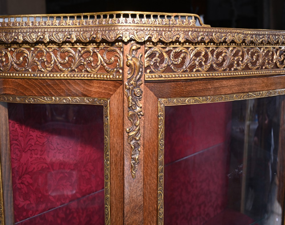 French Display Cabinet Vernis Martin Painted Bijouterie 1900 View IX
