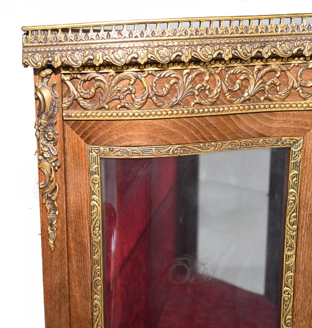 French Display Cabinet Vernis Martin Painted Bijouterie 1900 View XV