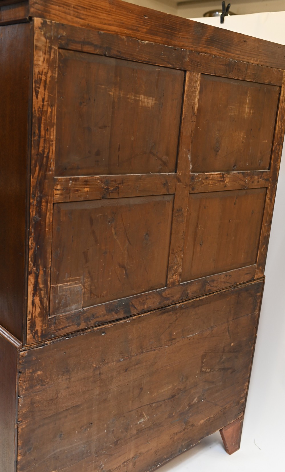 Georgian Linen Press Mahogany Inlay Cabinet 1790 View XIV