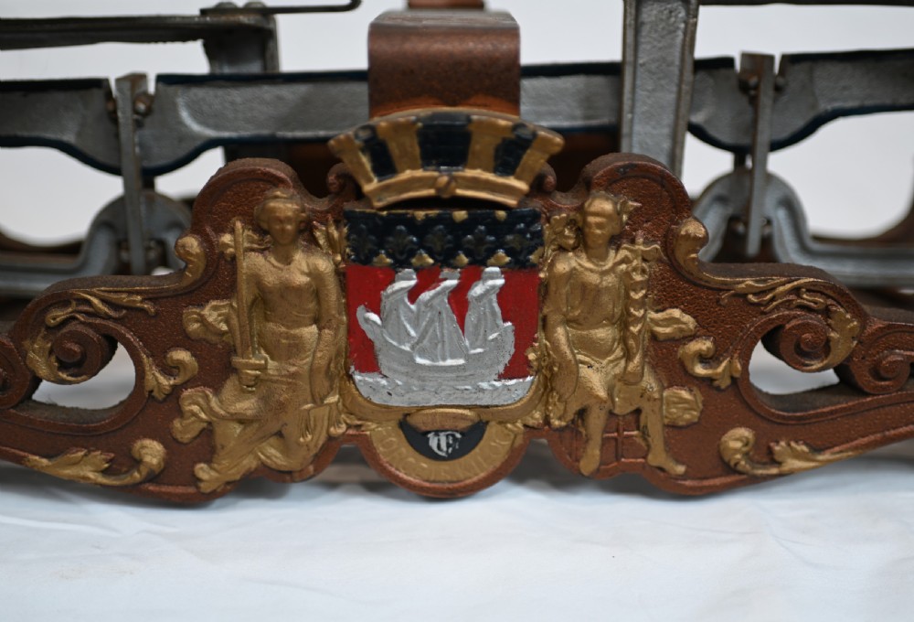 Set Victorian Scales Cast Iron Coloured Crest Weights View II
