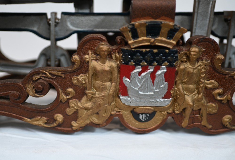 Set Victorian Scales Cast Iron Coloured Crest Weights View III