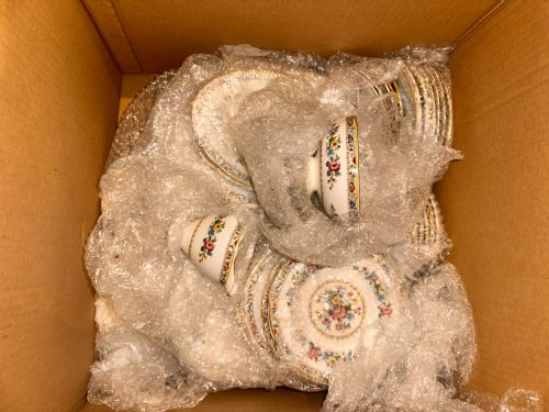 100 PIECE HANDPAINTED DINNER SERVICE - ADDITIONAL PHOTO 1