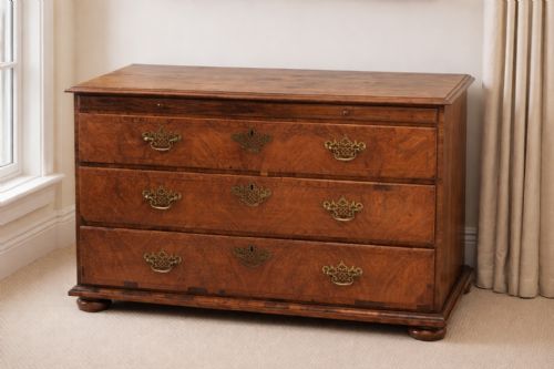VERY FINE QUALITY 18THCENTURY WALNUT CHEST OF DRAWERS WITH SLIDING TOP PANEL - ADDITIONAL PHOTO 1