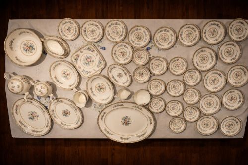 PART COALPORT DINNER SERVICE CIRCA 1880 HAND PAINTED ENGLISH PORCELAIN - ADDITIONAL PHOTO 1