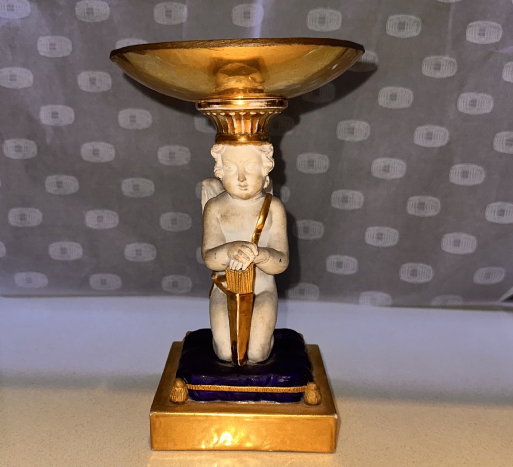Angel holding a plinth on its head