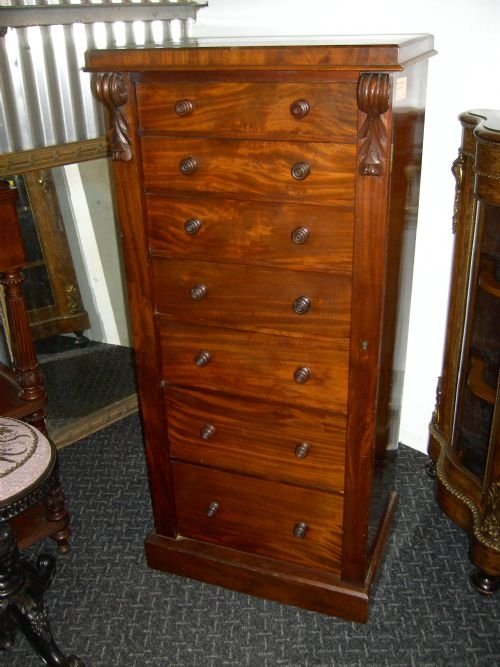 Mahogany Wellington Chest