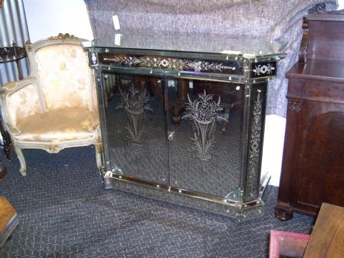 Mirrored Cabinet