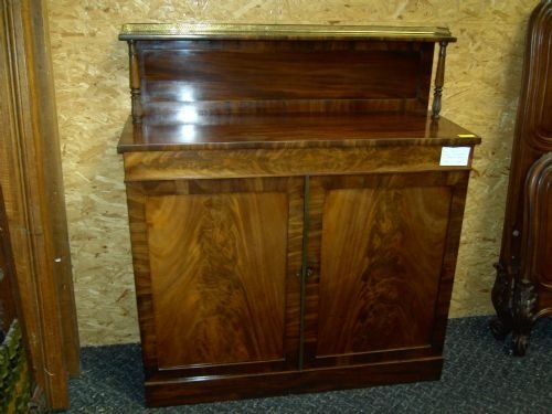 Chiffoniere