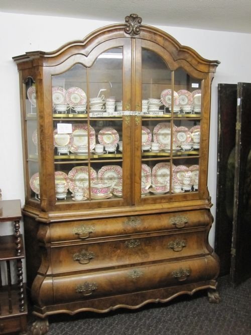 Dutch Vitrine