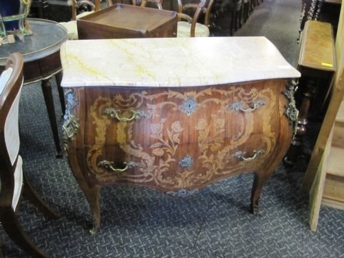 Bombe Commode