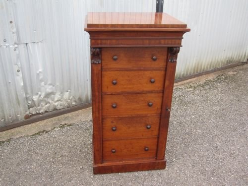 Wellington Chest