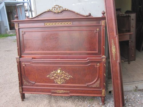 Bedstead