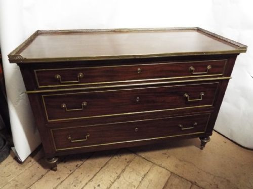 Commode Chest