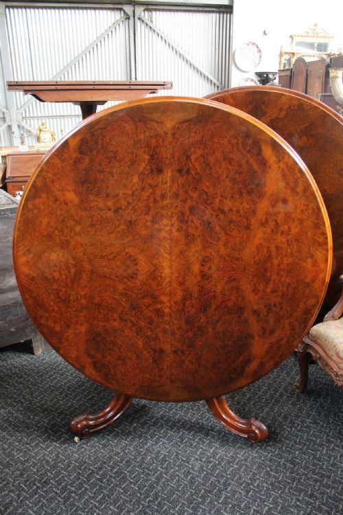 Loo Table