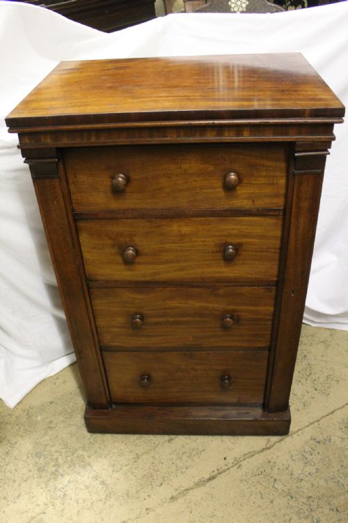 Wellington Chest