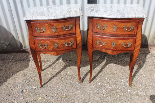 Pair Commodes