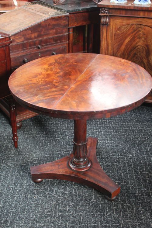 Looe Table