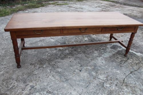 COUNTRY TABLE