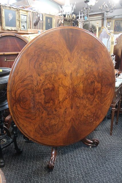 Loo Table