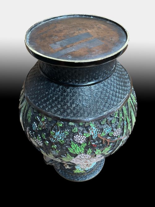 A LARGE LATE 19TH CENTURY ARCHAIC JAPANESE CLOISONNE AND BRONZE VASE - ADDITIONAL PHOTO 1