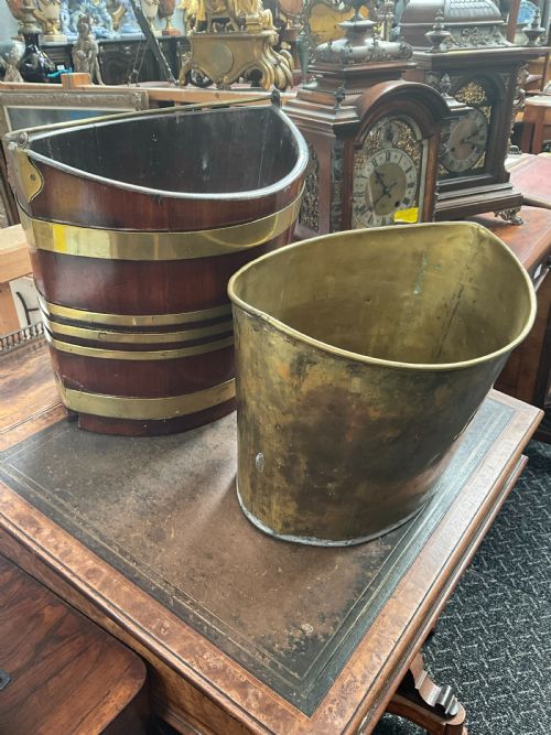 AN EARLY 19TH CENTURY BRASS BOUND ELLIPTICAL SHAPED MAHOGANY BUCKET - ADDITIONAL PHOTO 4