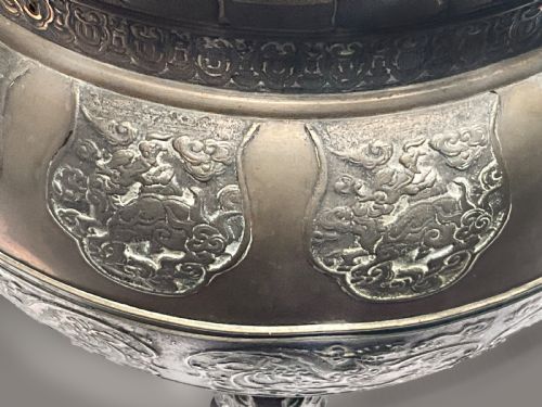 A PAIR OF ORIENTAL BRONZE JARDINIRES - ADDITIONAL PHOTO 3