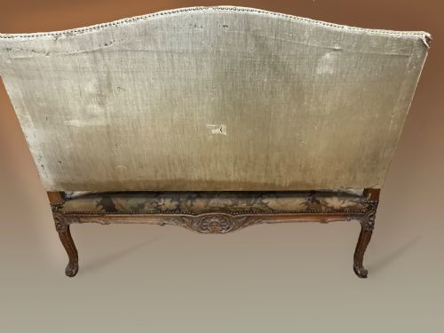 AN 18TH CENTURY FRENCH SETTEE WITH ANTIQUE UPHOLSTERY C1780 - ADDITIONAL PHOTO 1