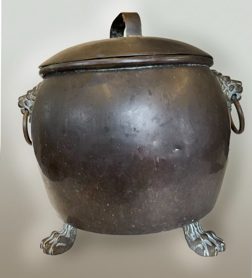 A LARGE ANTIQUE COPPER CAULDRON - ADDITIONAL PHOTO 4