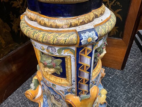 AN IMPRESSIVELY LARGE ITALIAN MAJOLICA VASE ON PEDESTAL - ADDITIONAL PHOTO 5
