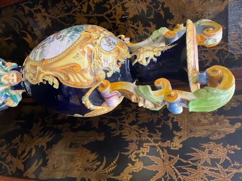 AN IMPRESSIVELY LARGE ITALIAN MAJOLICA VASE ON PEDESTAL - ADDITIONAL PHOTO 16
