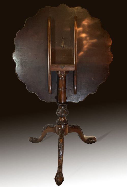 A MAHOGANY TILT TOP TABLE OF CONSUMMATE ELEGANCE - ADDITIONAL PHOTO 1