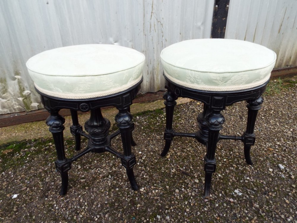 Piano stools