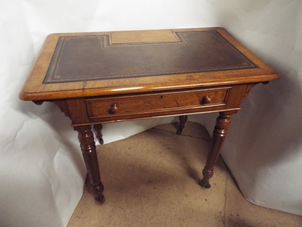 Writing table
