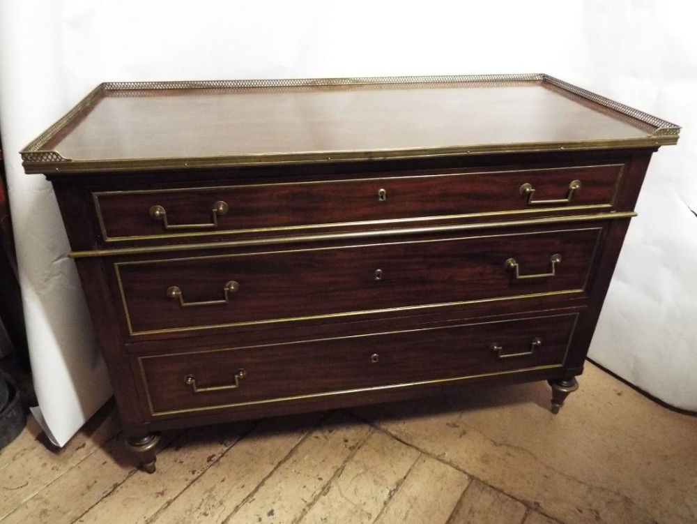 Commode chest