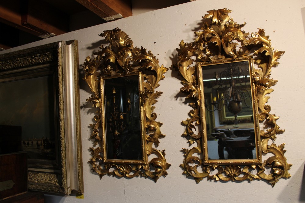 Pair of mirrors