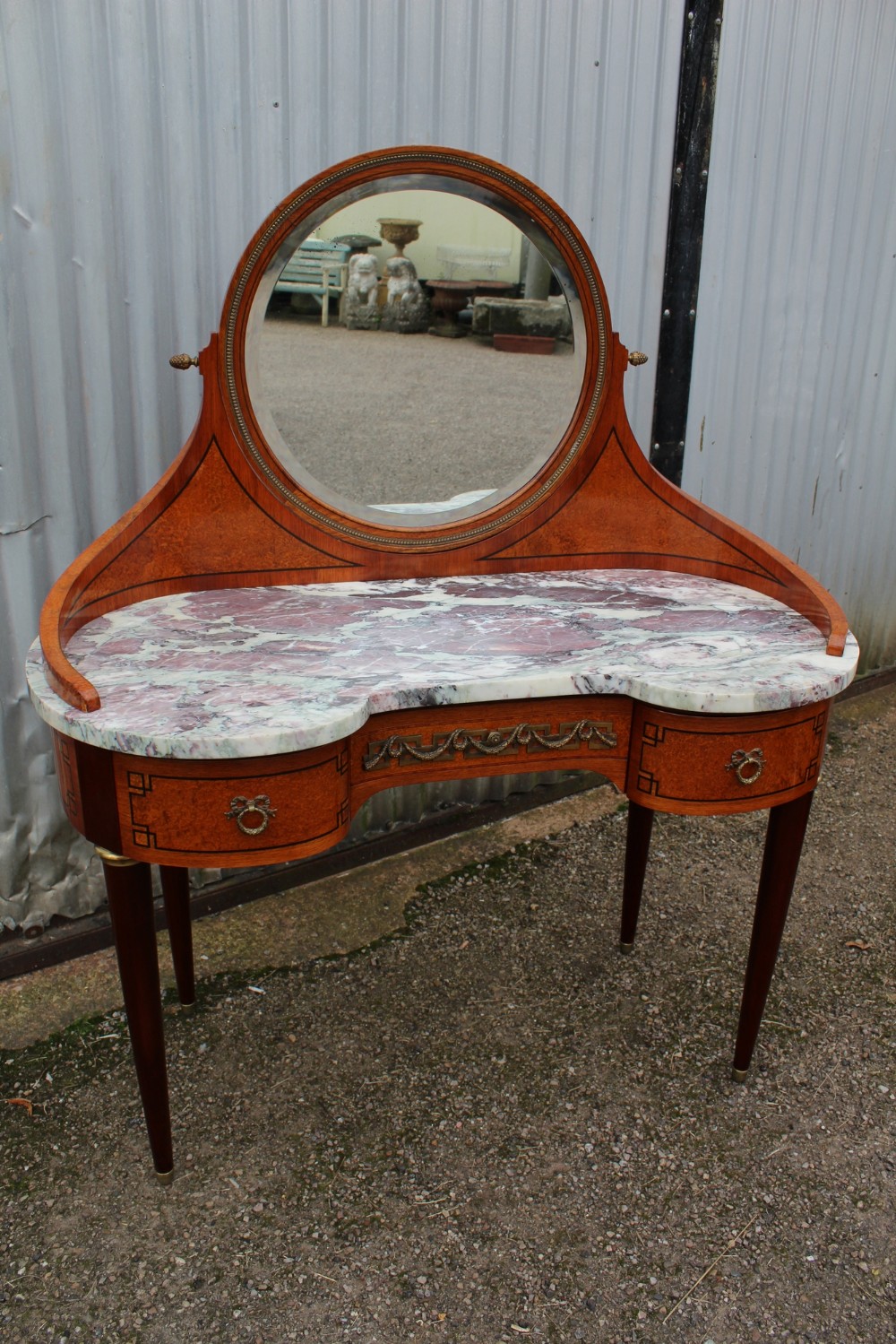 Dressing table