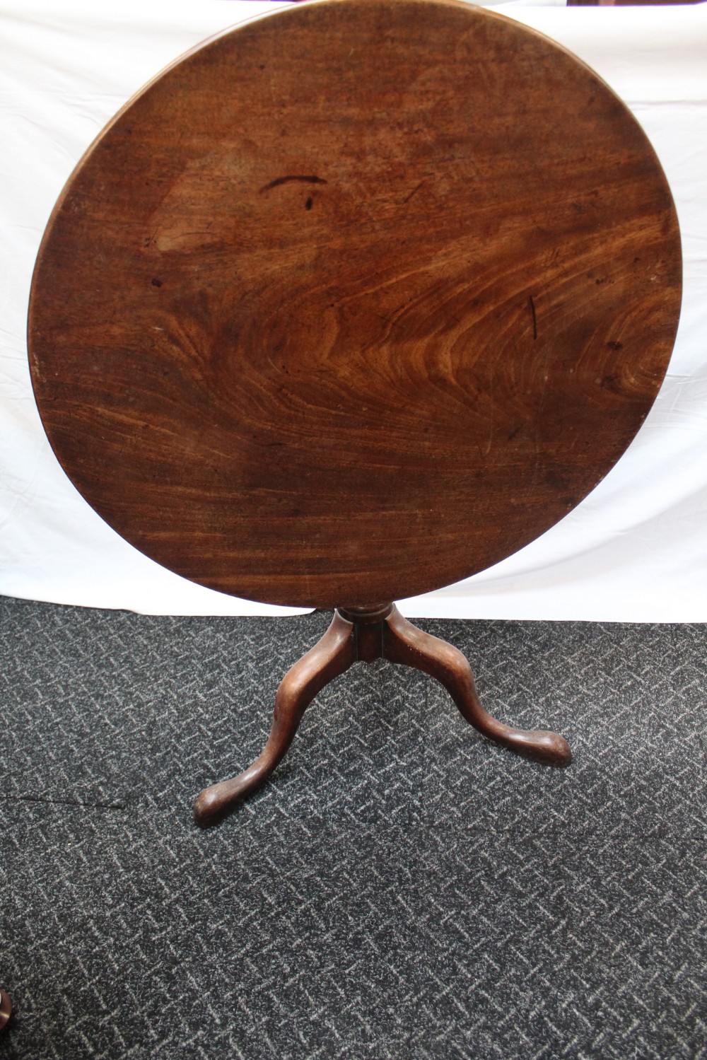 Tripod table