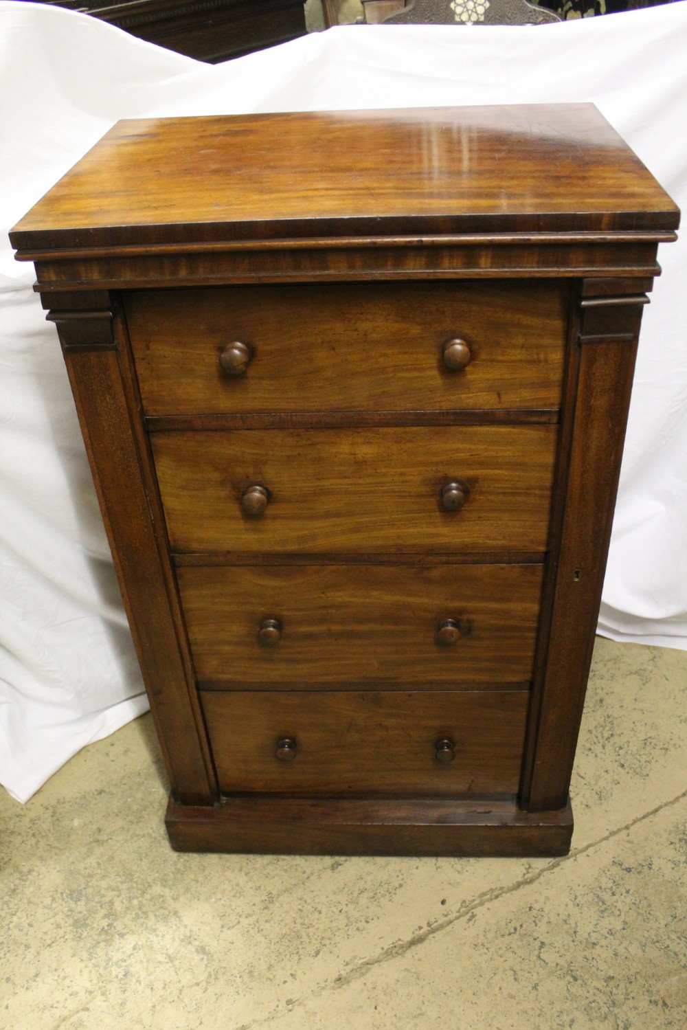 Wellington chest